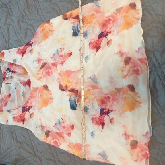 Dalia Collection | Pretty Floral Print Sleeveless Blouse - Picture 10 of 10